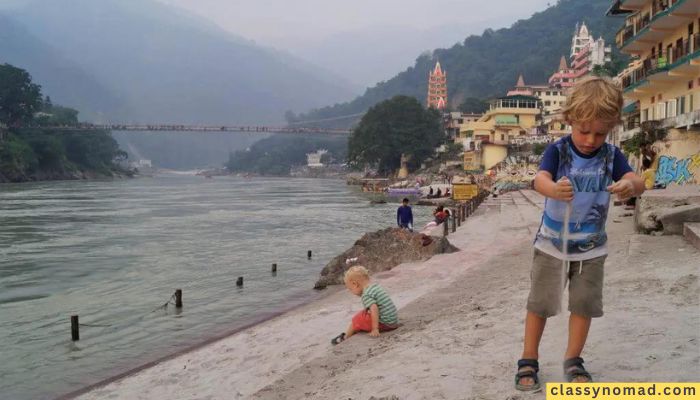 Play on the banks of the River Ganges